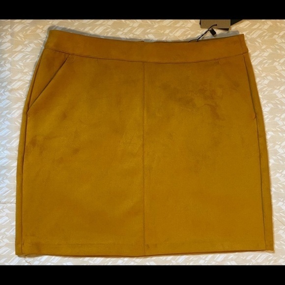 Vero Moda size M sued mini skirt - Picture 6 of 12